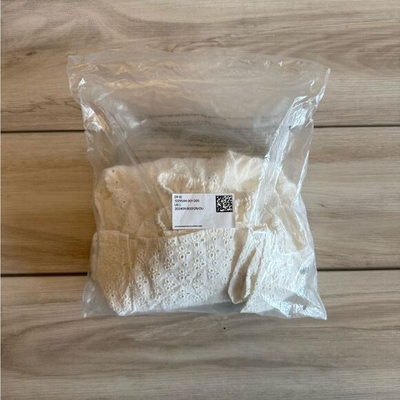 H&M Blouse with Eyelet Embroidery White L NWT IN PACKAGE - Picture 7 of 7